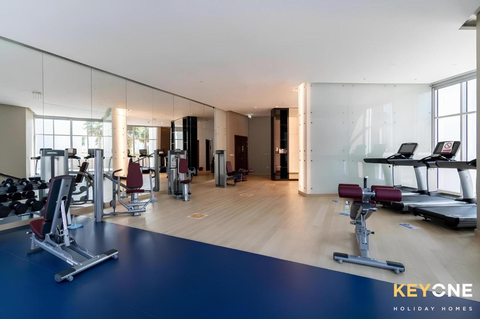 Sleek Studio In Prive With Stunning Canal View Dubai Eksteriør billede