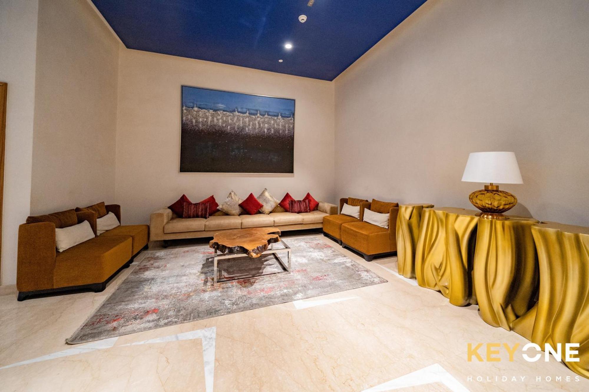 Sleek Studio In Prive With Stunning Canal View Dubai Eksteriør billede