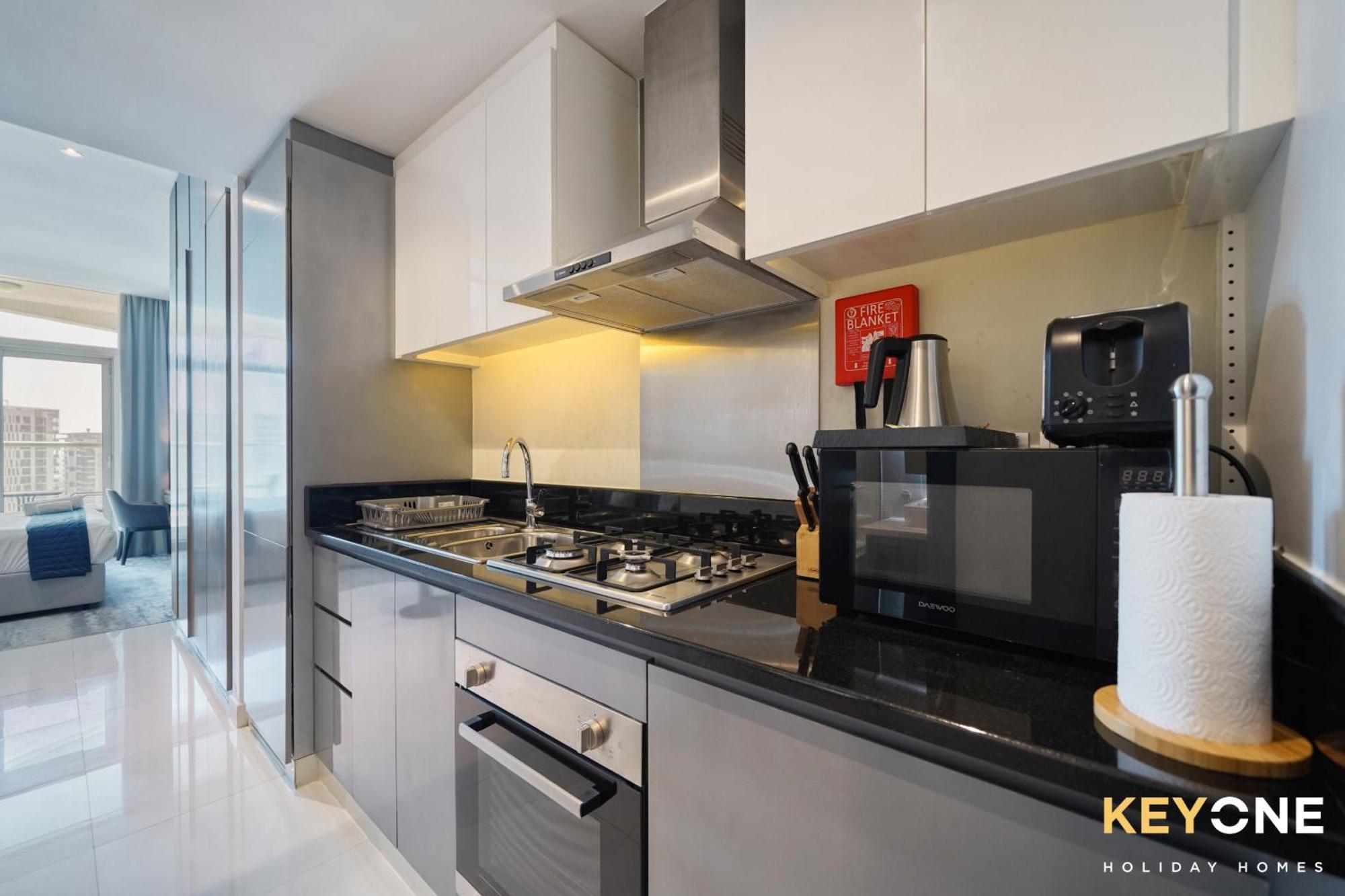 Sleek Studio In Prive With Stunning Canal View Dubai Eksteriør billede