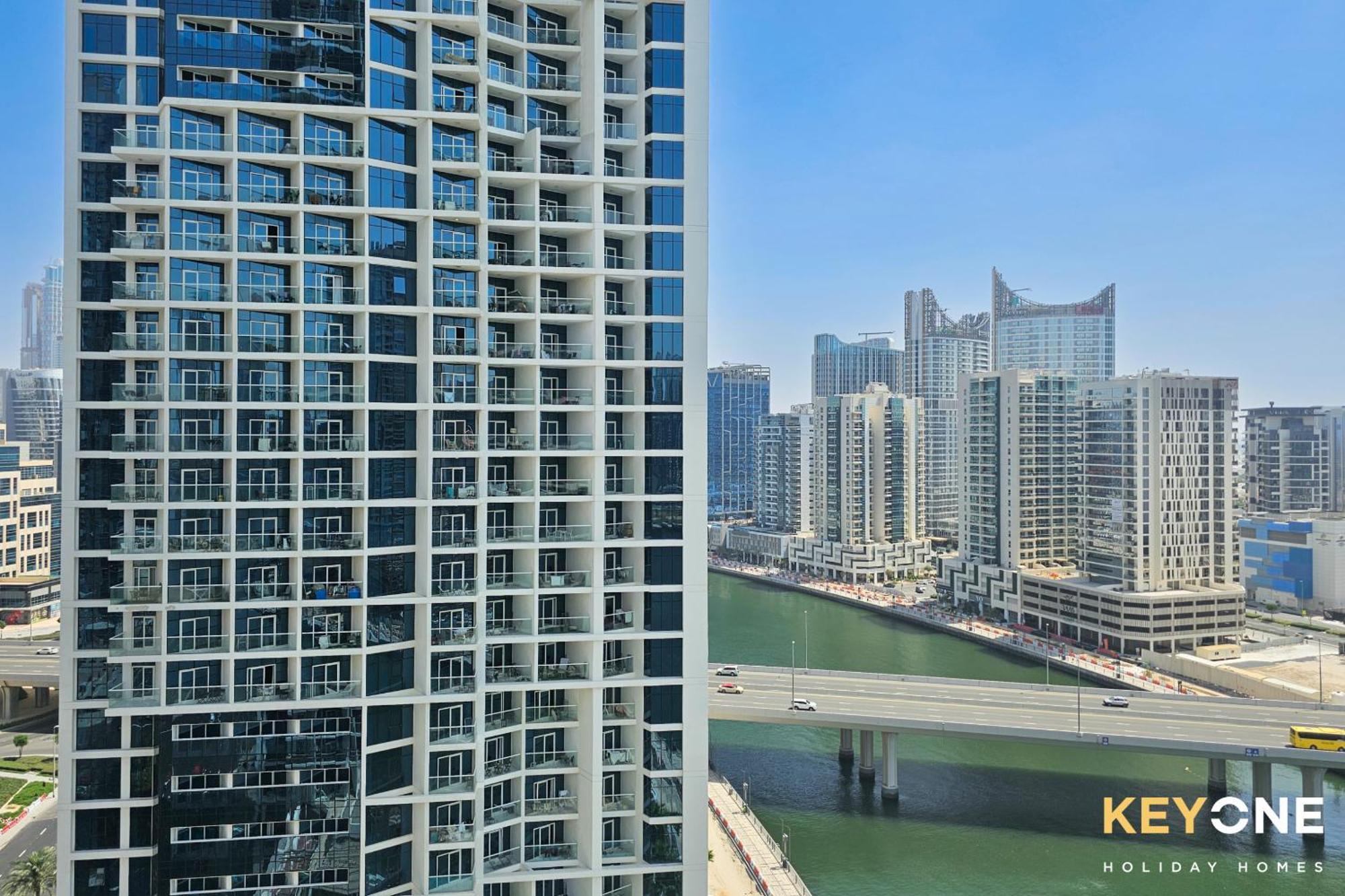 Sleek Studio In Prive With Stunning Canal View Dubai Eksteriør billede