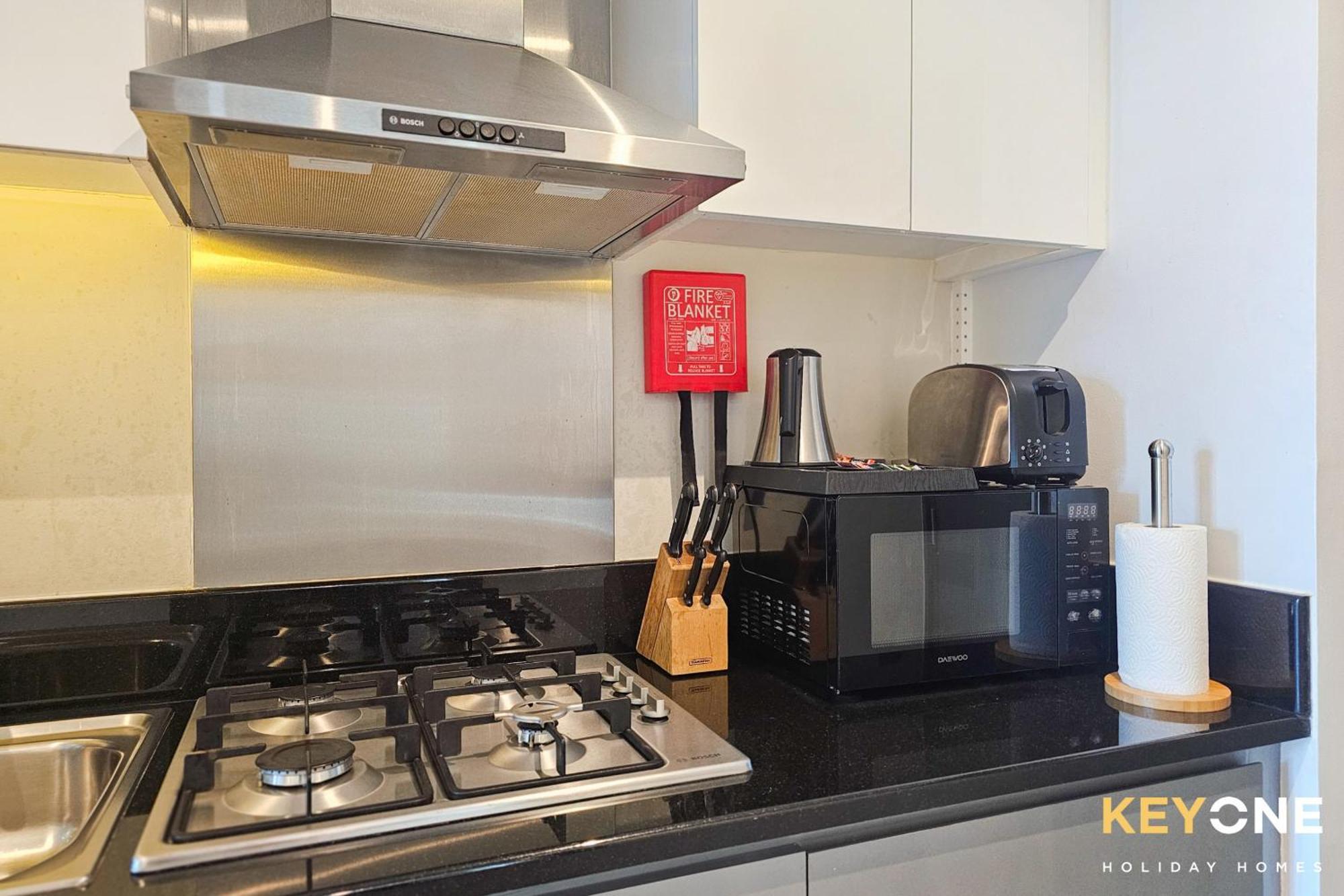 Sleek Studio In Prive With Stunning Canal View Dubai Eksteriør billede