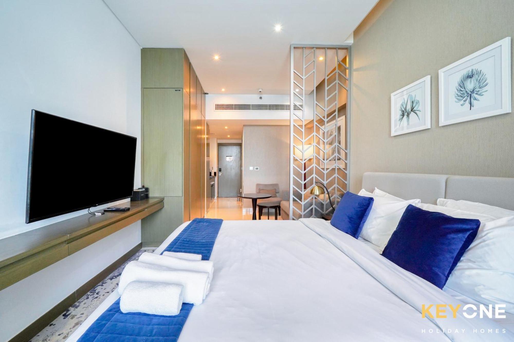 Sleek Studio In Prive With Stunning Canal View Dubai Eksteriør billede